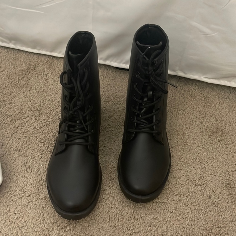 Combat boot